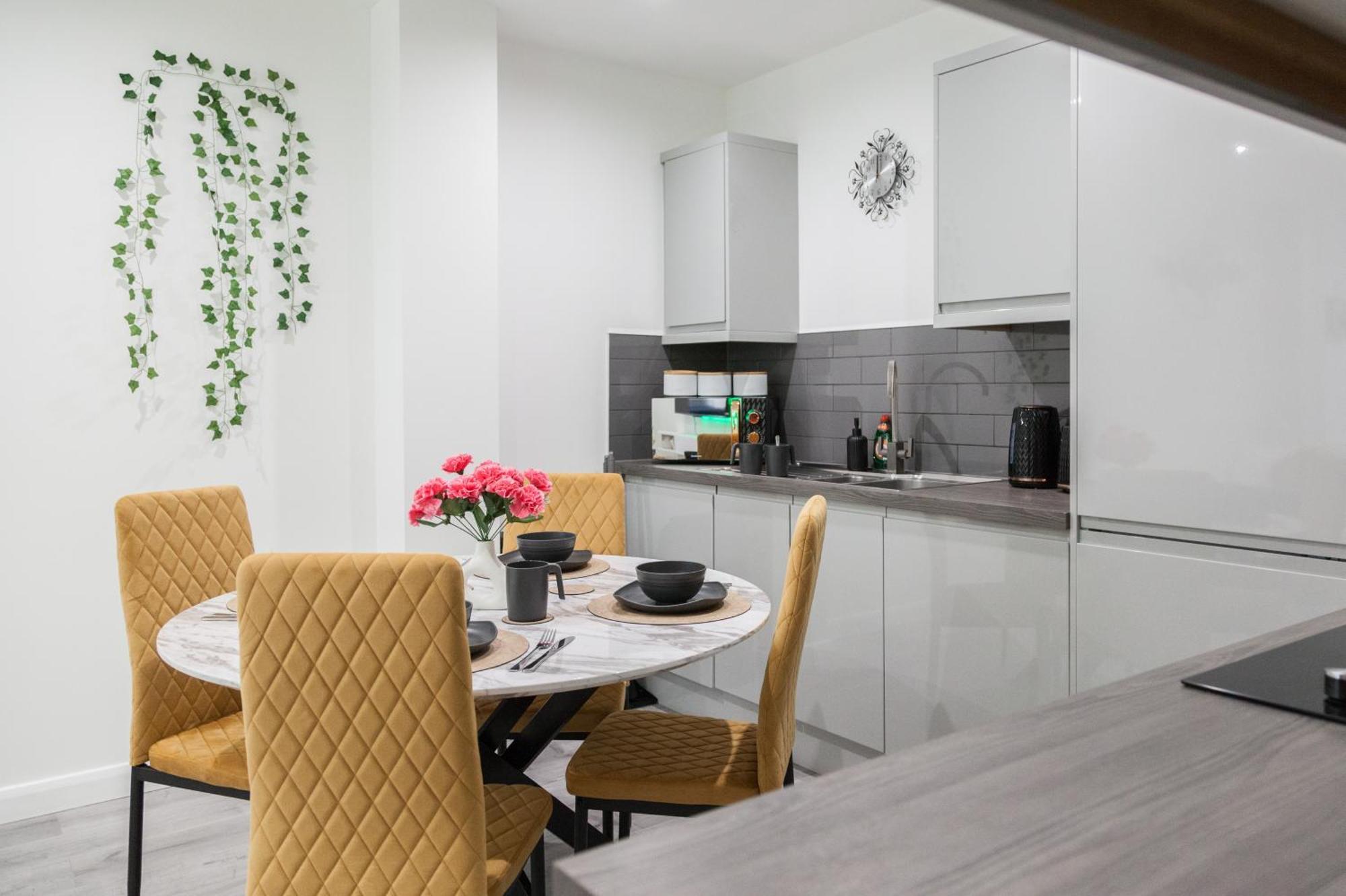 Opulent - 1 Bedroom Centre Apartment